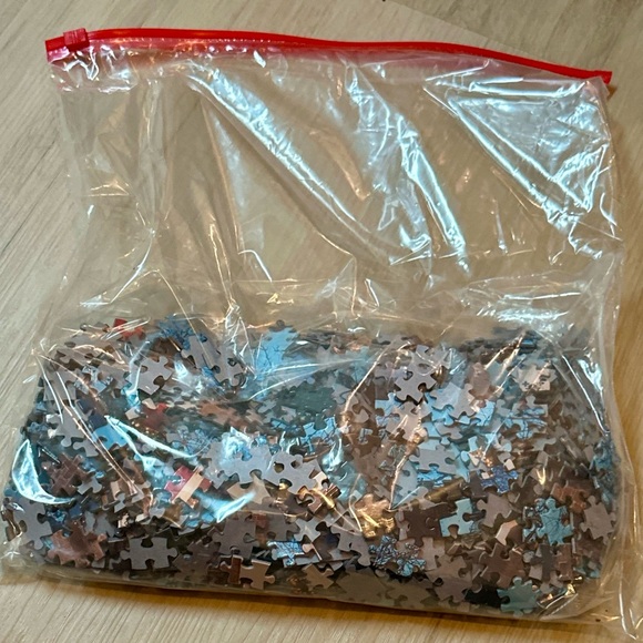 Londonderry Christmas Puzzle 1000-Piece Holiday Scene – Fun & Festive - Picture 10 of 13